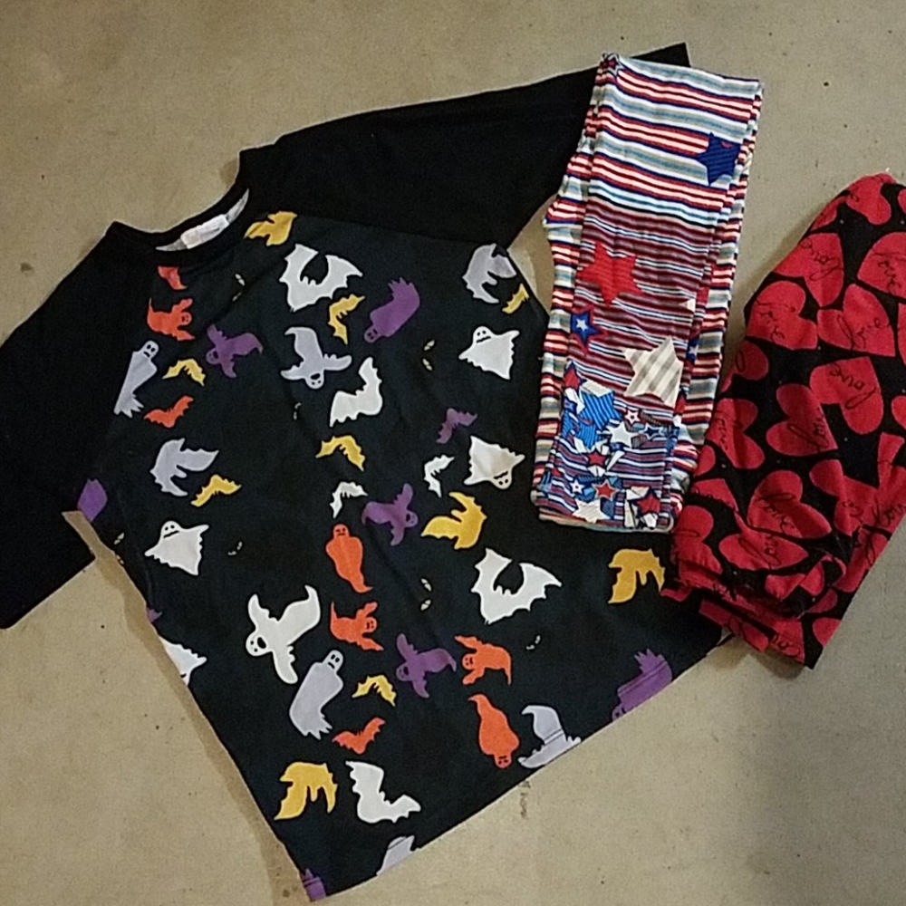 👻❤⭐Holidays covered- 1x Sloan tee, 2x leggings